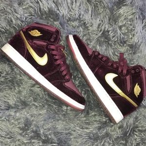 Air Jordan’s retro 1 high top velvet night shoes🔮